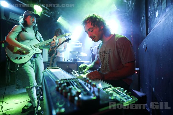 WEDNESDAY - 2023-06-01 - PARIS - L'International - Karly Hartzman - Xandy Chelmis - Ethan Baechtold